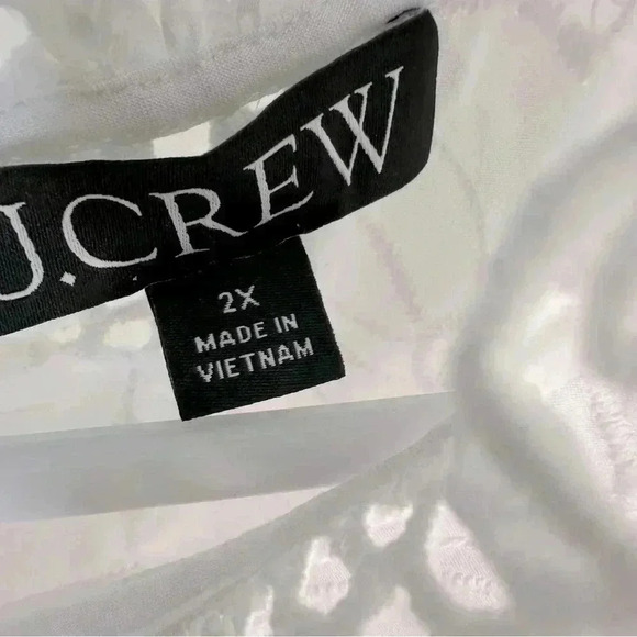 NWT J.Crew Tall Scalloped Crop Top In Eyelet
White Eyelet Cropped Top Size 2X - Picture 5 of 12